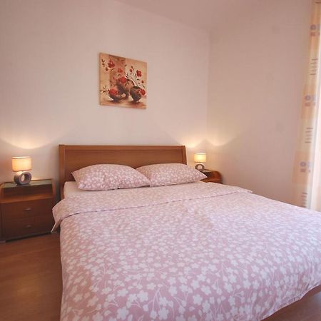 נייביצה Apartments Andrea By El-Pi Tours מראה חיצוני תמונה