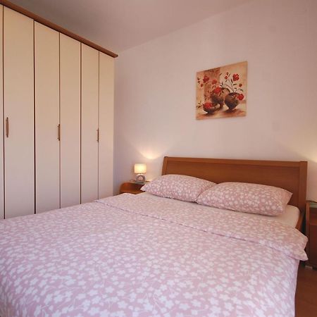 נייביצה Apartments Andrea By El-Pi Tours מראה חיצוני תמונה