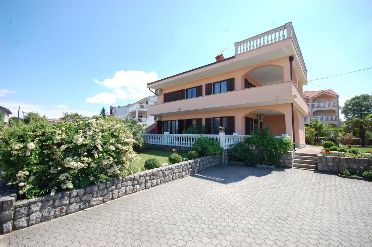 נייביצה Apartments Andrea By El-Pi Tours מראה חיצוני תמונה
