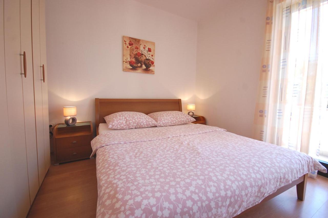 נייביצה Apartments Andrea By El-Pi Tours מראה חיצוני תמונה