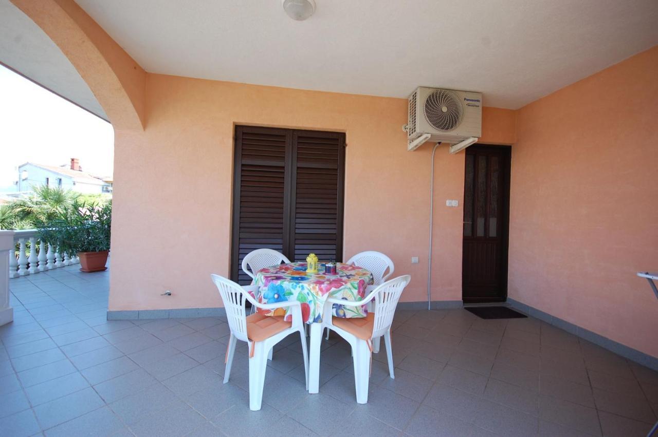 נייביצה Apartments Andrea By El-Pi Tours מראה חיצוני תמונה