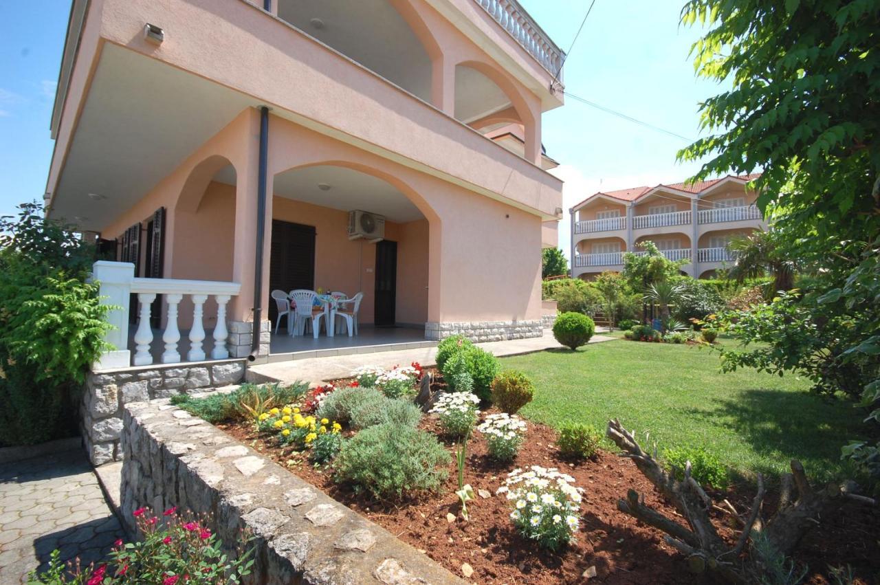נייביצה Apartments Andrea By El-Pi Tours מראה חיצוני תמונה