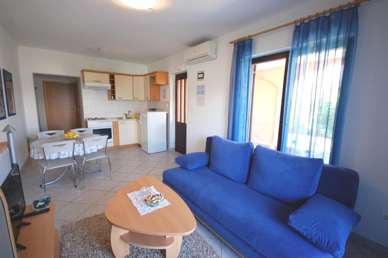 נייביצה Apartments Andrea By El-Pi Tours מראה חיצוני תמונה