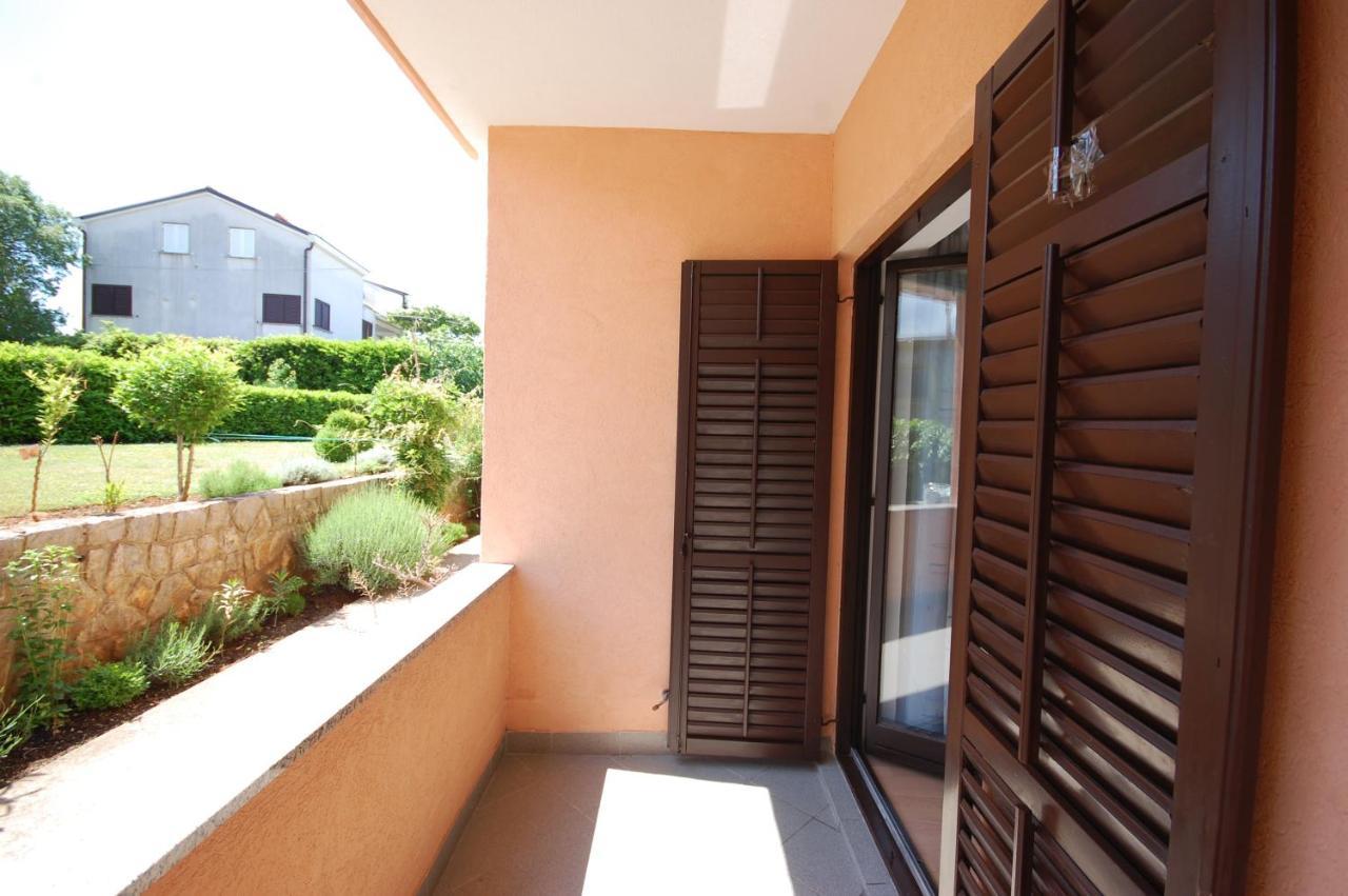 נייביצה Apartments Andrea By El-Pi Tours מראה חיצוני תמונה