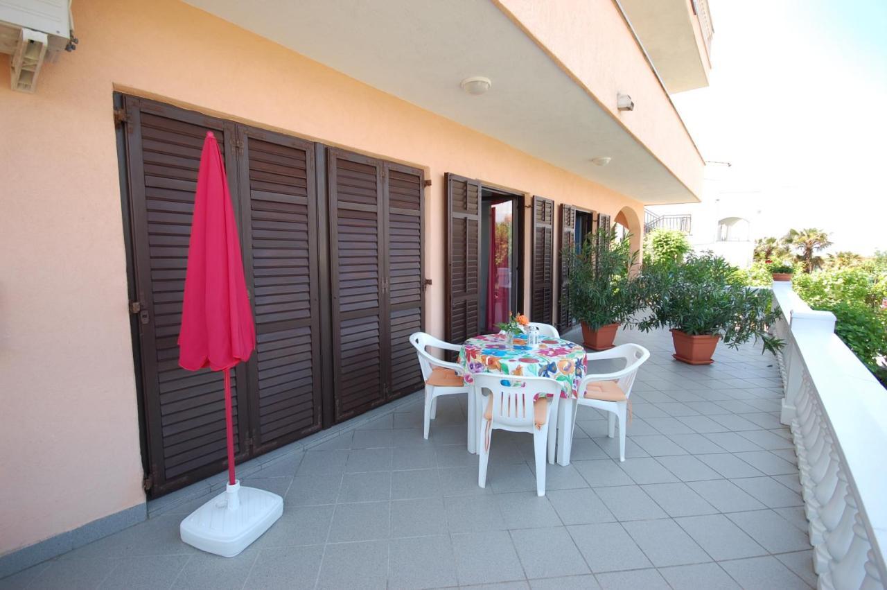 נייביצה Apartments Andrea By El-Pi Tours מראה חיצוני תמונה